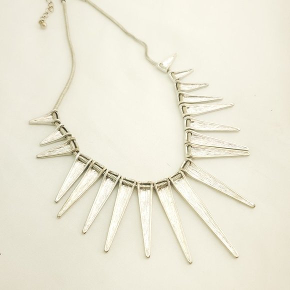 Womens Silver Textured Spikes Lobster Clasp Adjustable Snake Chain Necklace - Picture 2 of 12